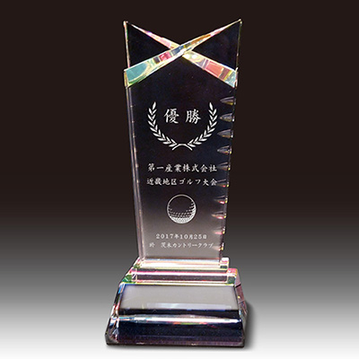 優勝トロフィーのクリスタルトロフィー