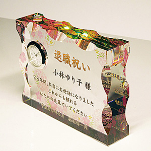 フルカラー絵柄入クリスタル楯の退職祝いプレゼント