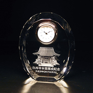 落慶法要記念品の名入れクリスタル楯（盾）時計付き